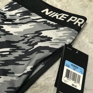 Crop New Nike grey medium workout leggings